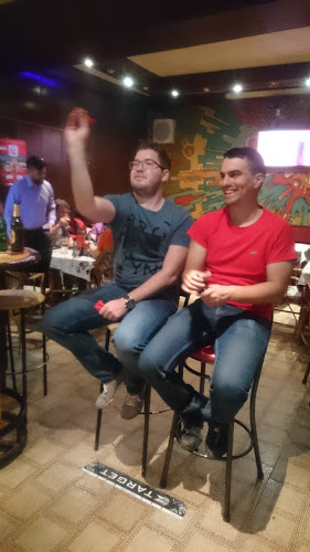 Gosti u Cafe baru Bura